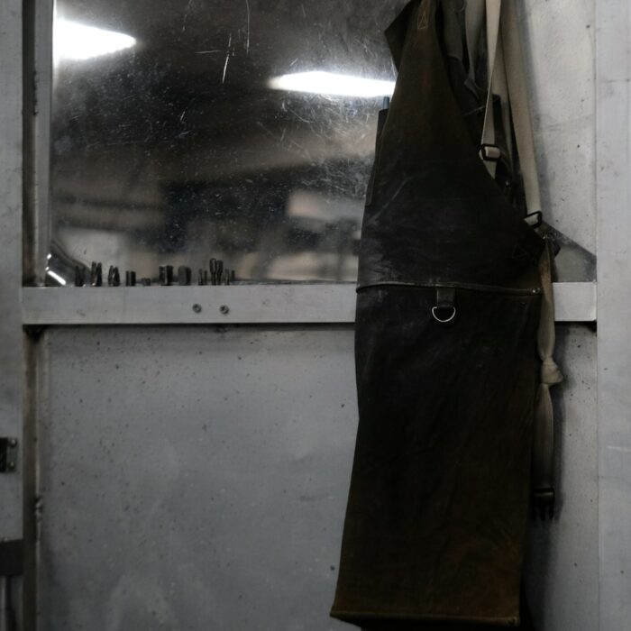 Illustrative Industrial work apron reference by eedgar ivann, Unsplash