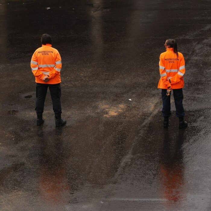 Illustrative high-visibility workwear photograph by Manuel, Unsplash