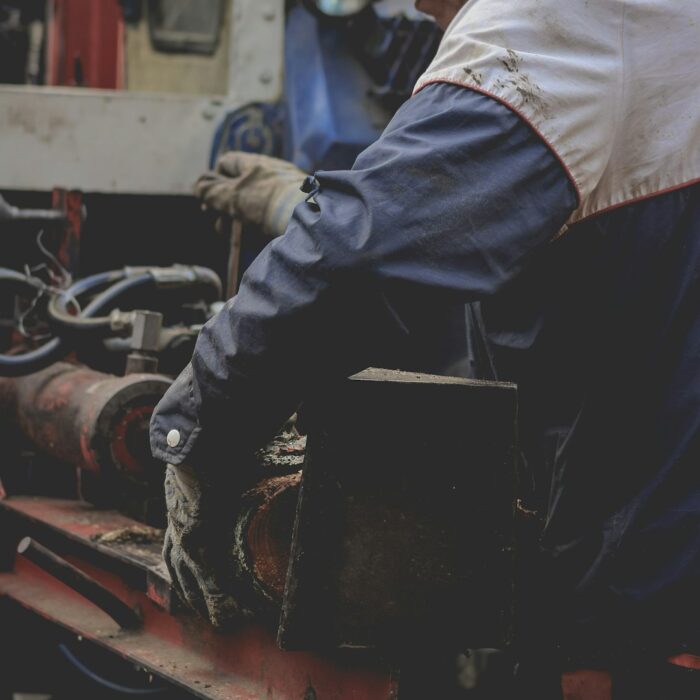 Illustrative industrial workwear photograph by Compagnons, Unsplash