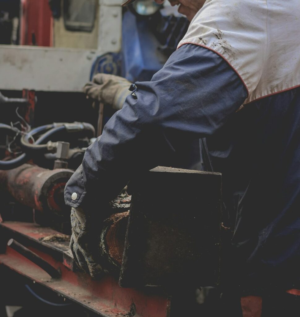 Illustrative industrial workwear photograph by Compagnons, Unsplash
